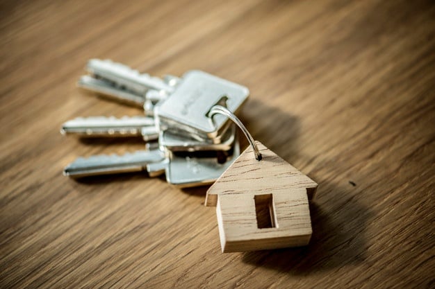 Entre a liberdade e a convivência: O desafio dos aluguéis de curta duração em condomínios